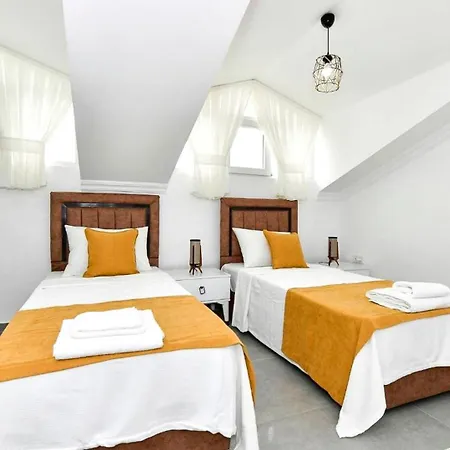 4 Bedroom - 5847 Villa