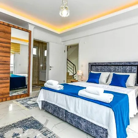 4 Bedroom - 5847 Villa