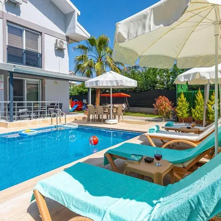 4 Bedroom - 5847 Villa