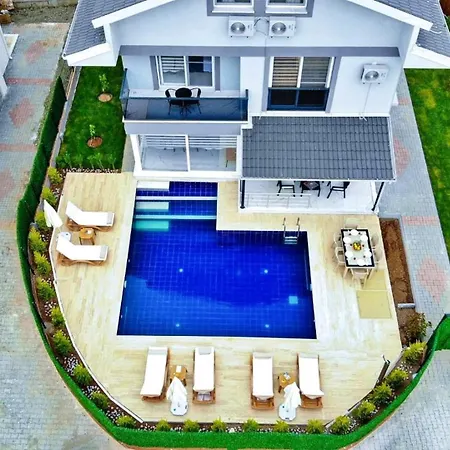 4 Bedroom - 5847 Villa *