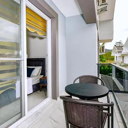 4 Bedroom - 5847 *
