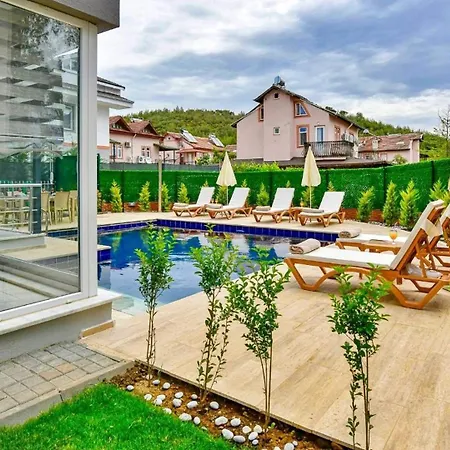 Villa 4 Bedroom - 5847 *